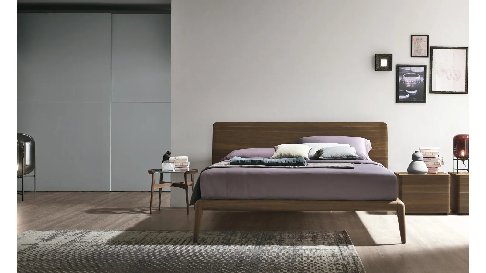 Letto Prado con testata in legno rovere termocotto di Tomasella